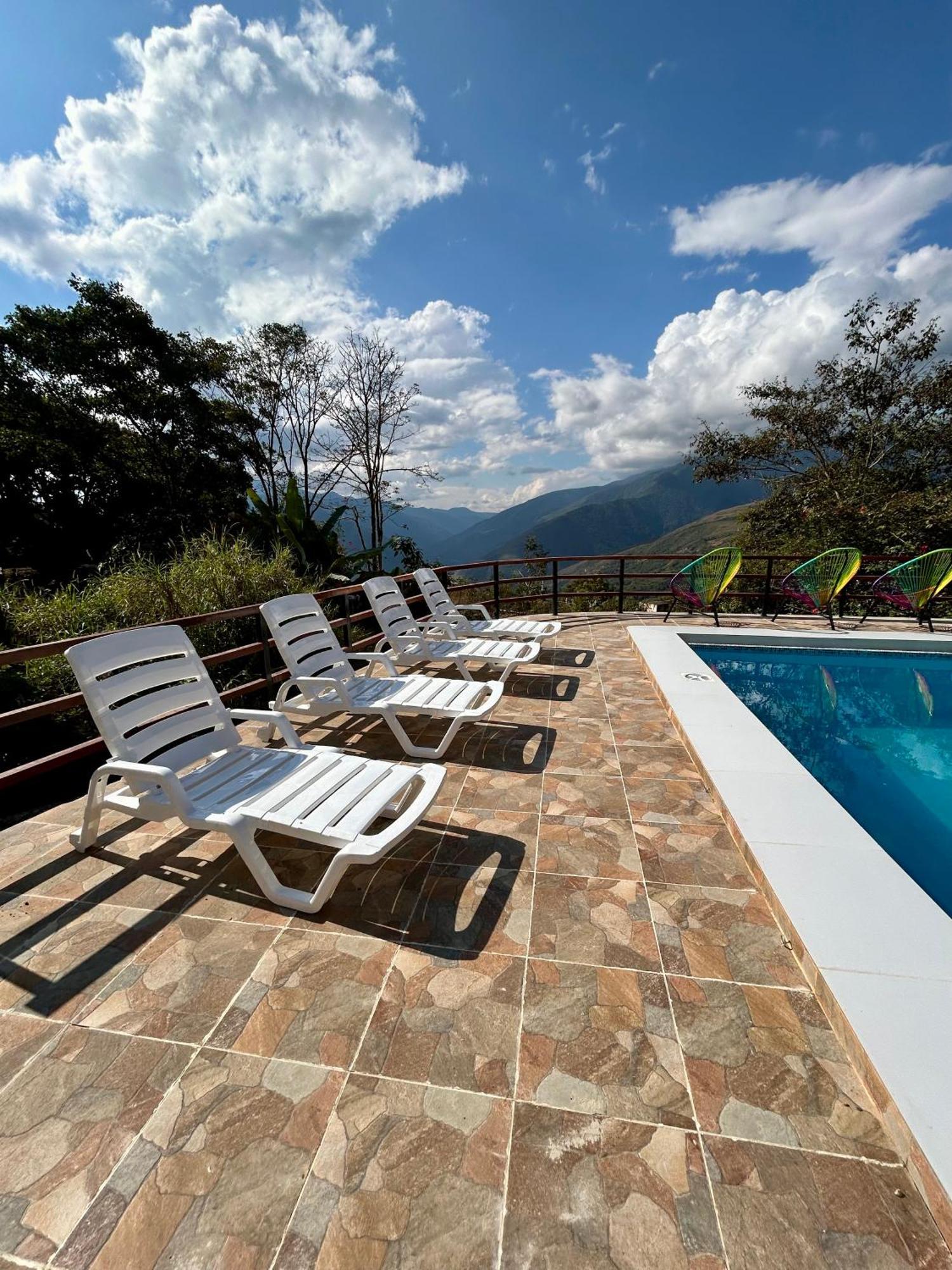 Villa Camila Hostel Coroico Exteriér fotografie